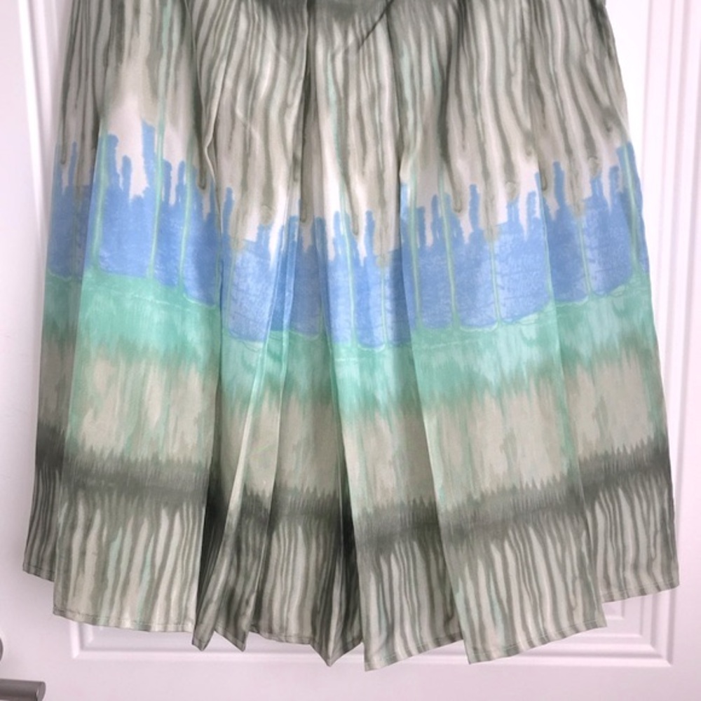 100% Silk Bandolino Women’s 12 Multi blue green drip dye pleated full skirt EUC - Picture 8 of 10